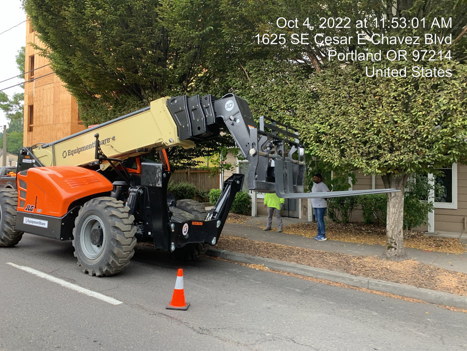 2019 JLG 1075