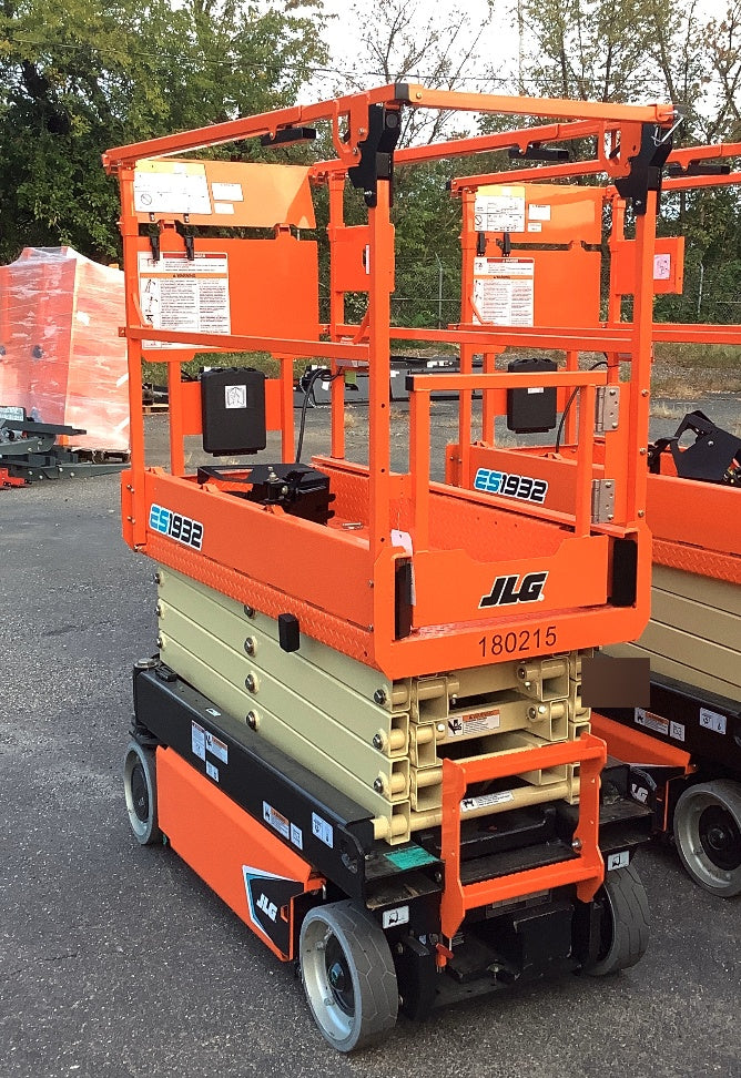 2021 JLG ES1932