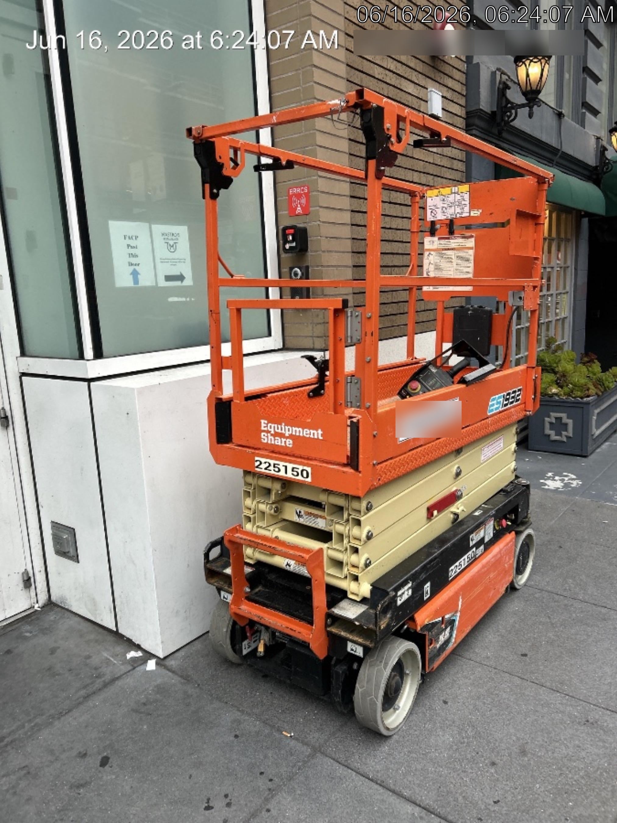 2022 JLG ES1932