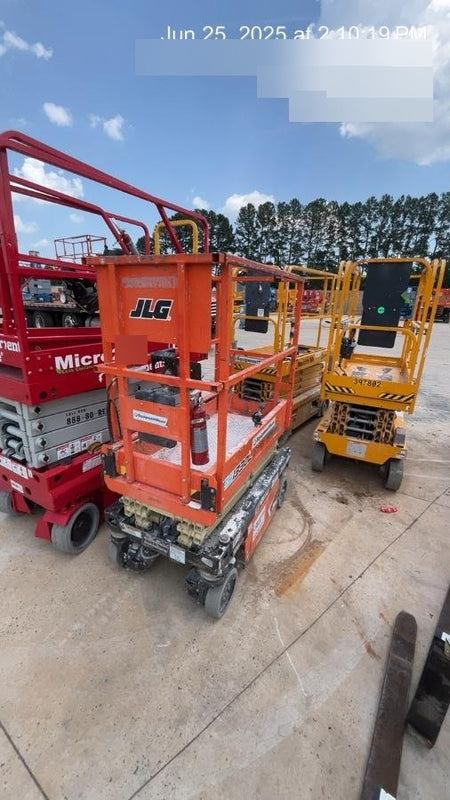 2022 JLG ES1330L