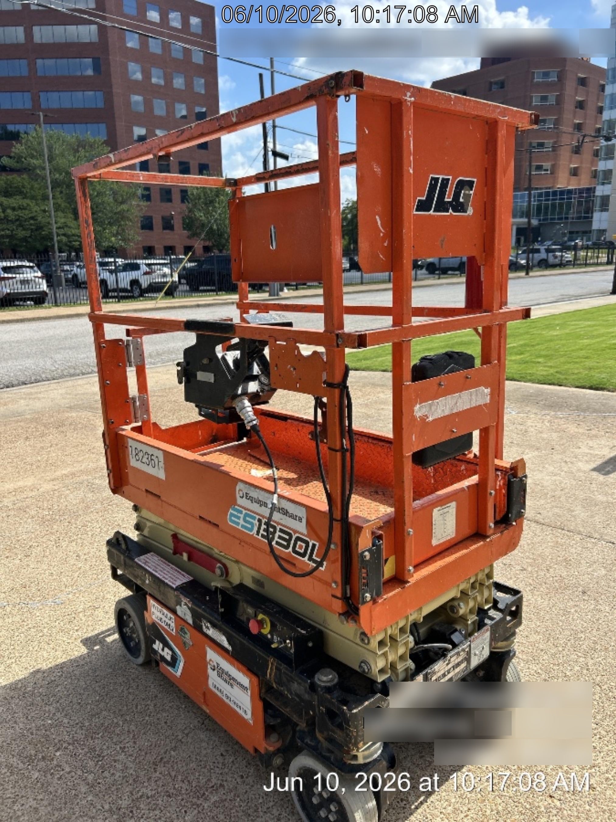 2021 JLG ES1330L