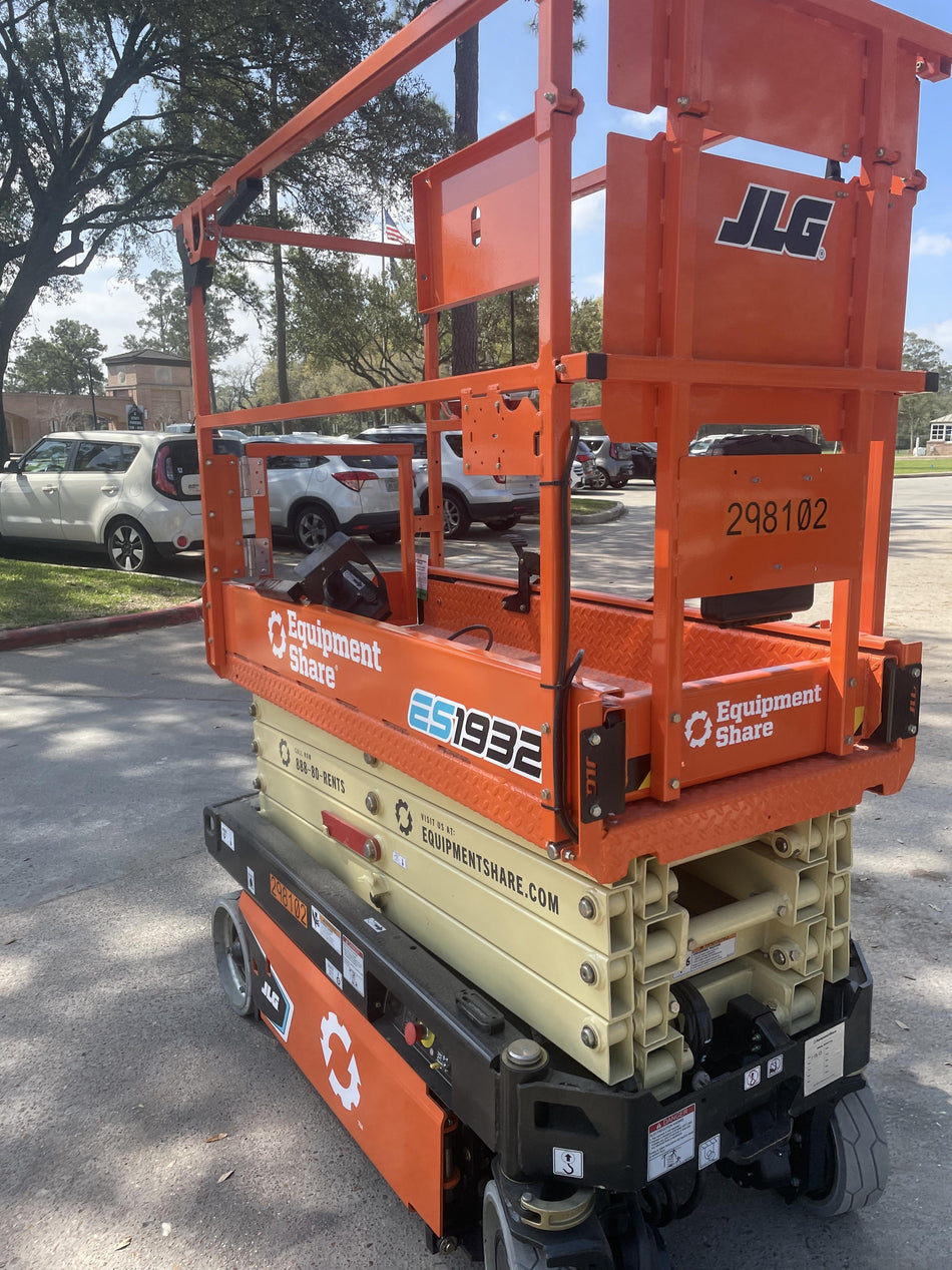 2023 JLG ES1932