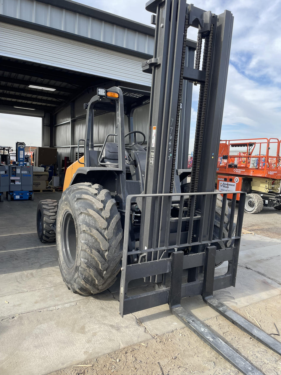 2023 CASE 588H