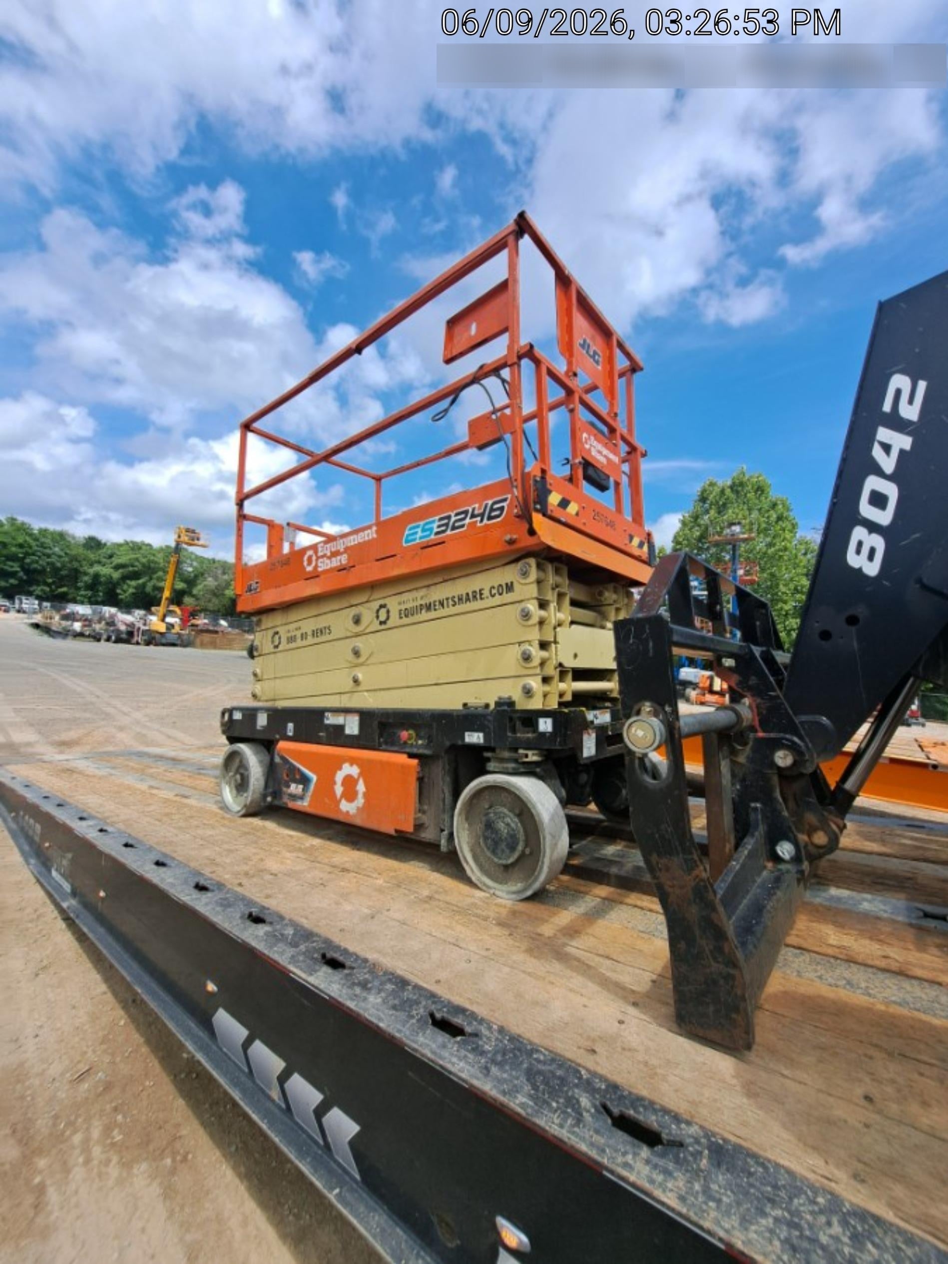 2022 JLG ES3246