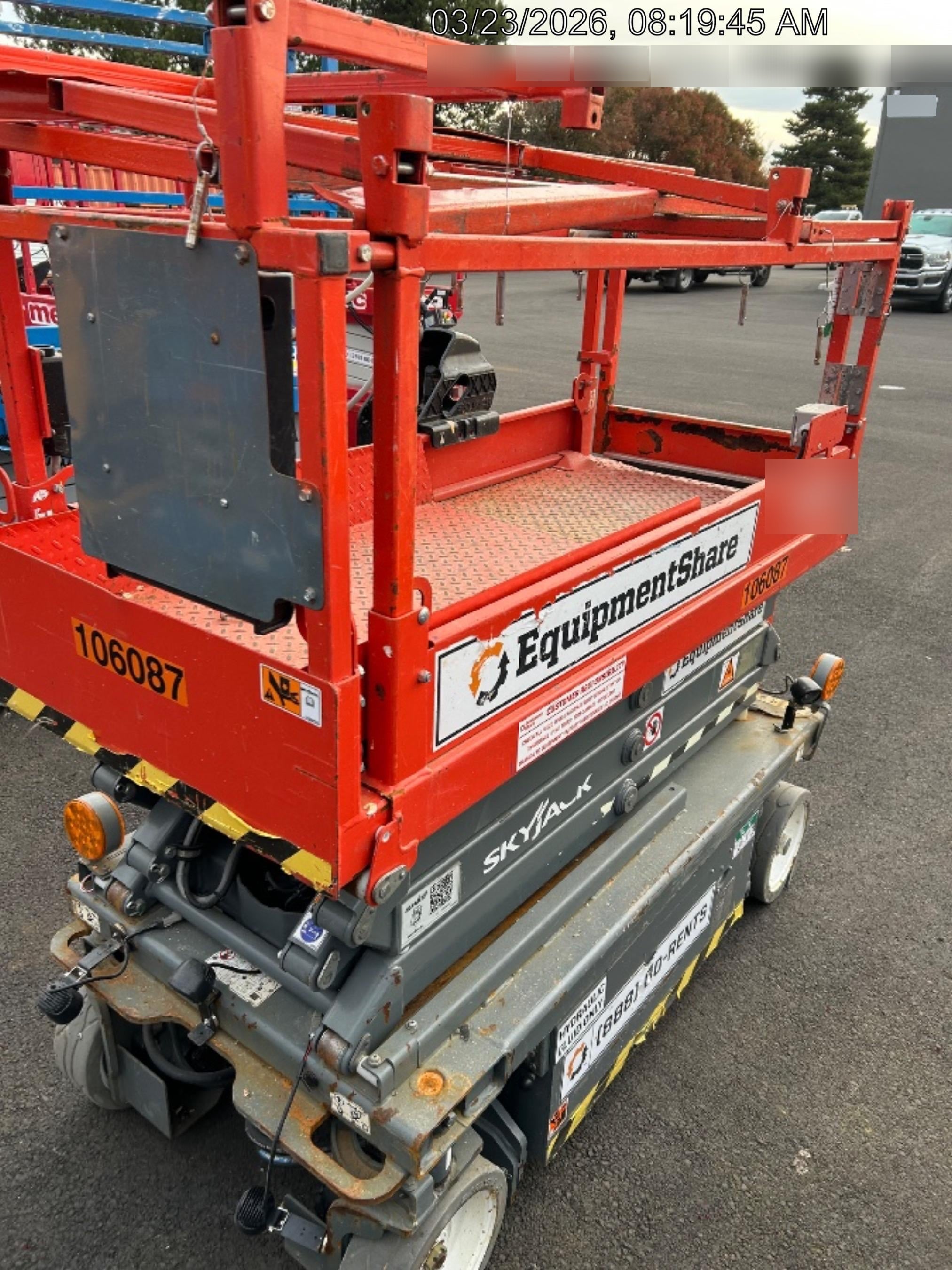 2020 Skyjack SJIII-3219 Solid NM Tires, Half height spring hinged entry gate, Dual Beacons, 800W Inverter