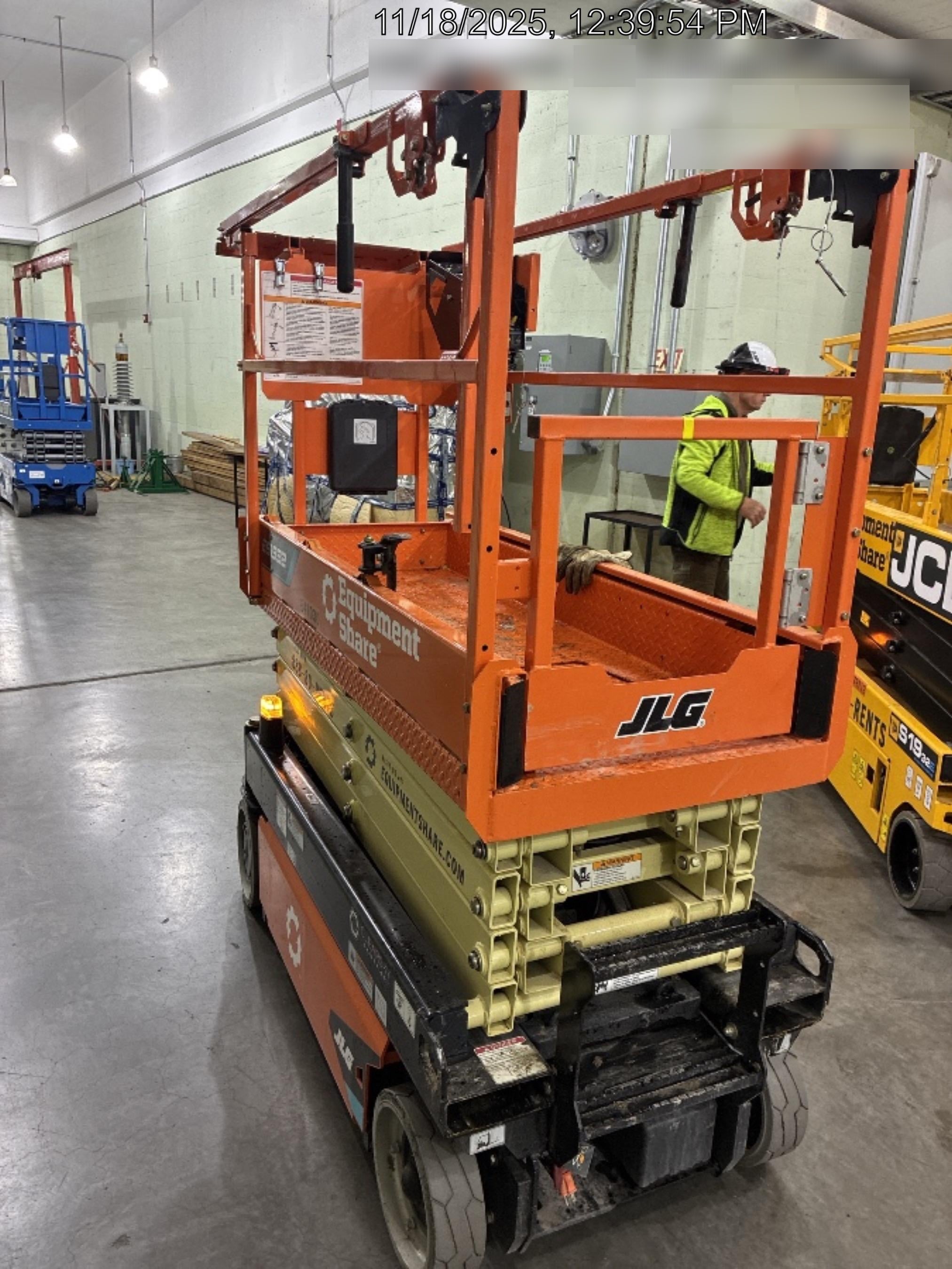 2025 JLG ES1932