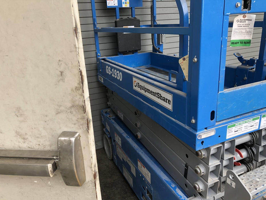 2019 Genie GS-1930 Half Height Swing Gate, 800W Inverter