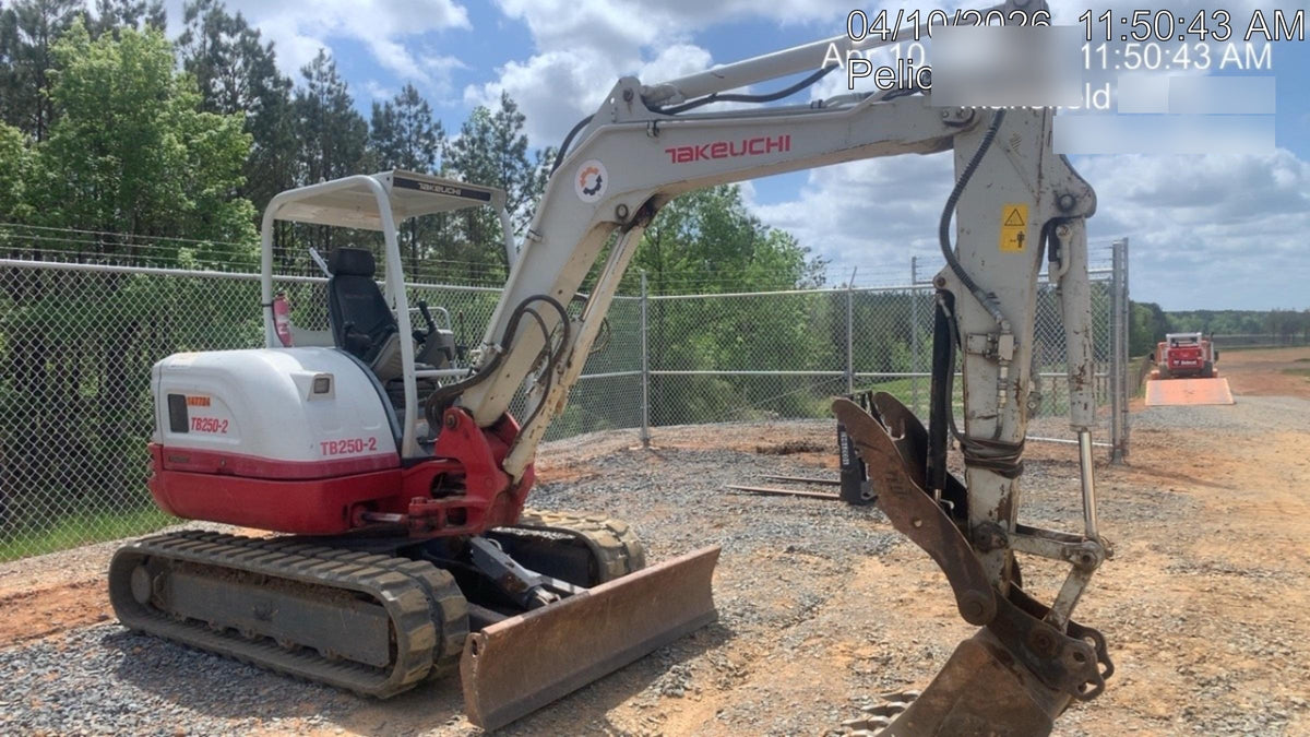 2021 TAKEUCHI TB250-2
