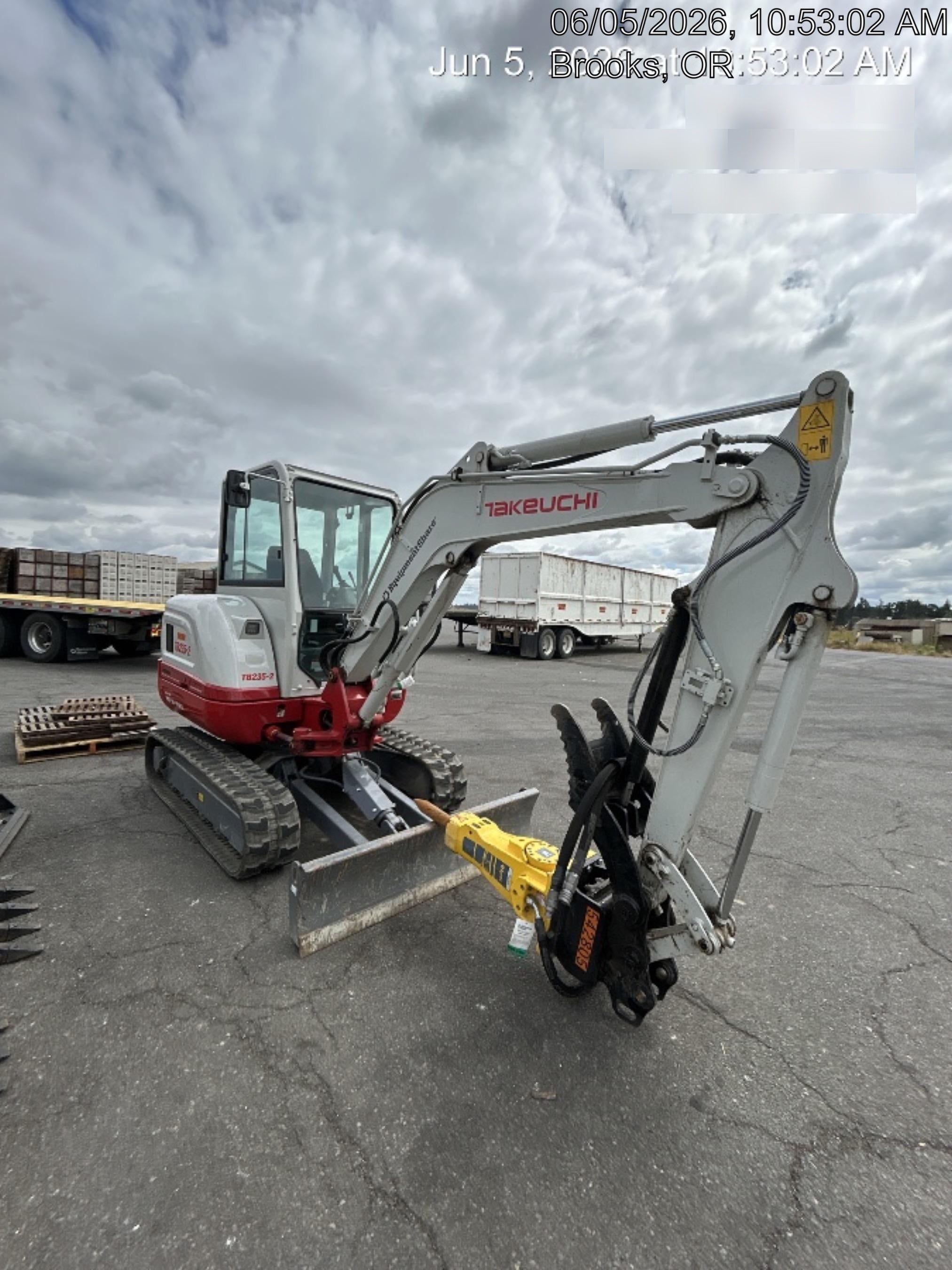 2025 TAKEUCHI TB235-2CR