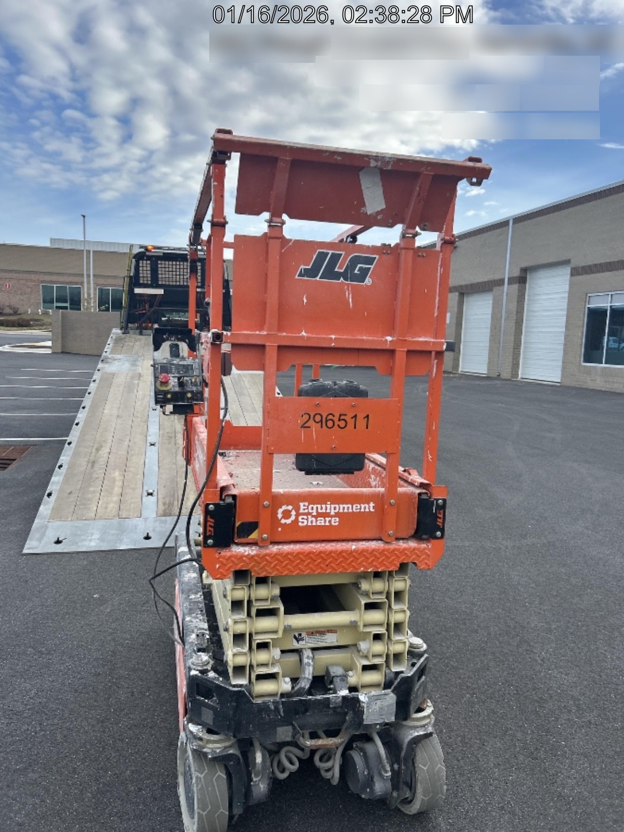 2023 JLG ES1932