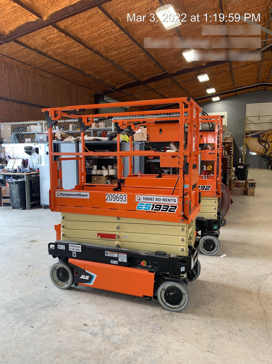2022 JLG ES1932