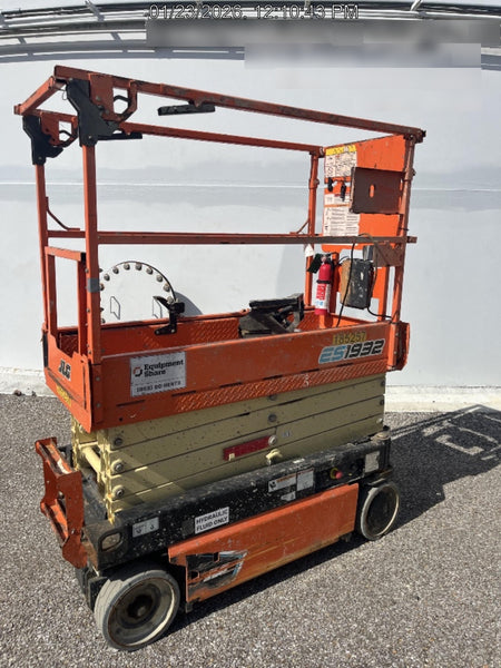 2021 JLG ES1932
