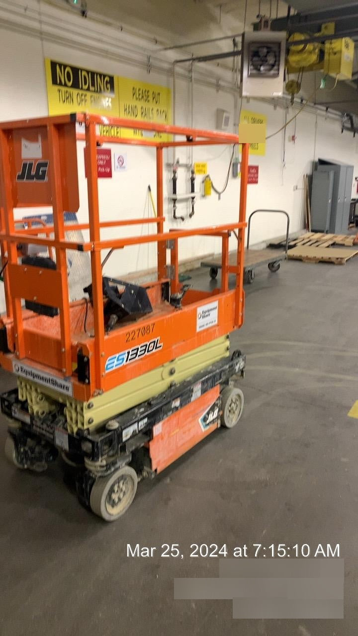 2022 JLG ES1330L