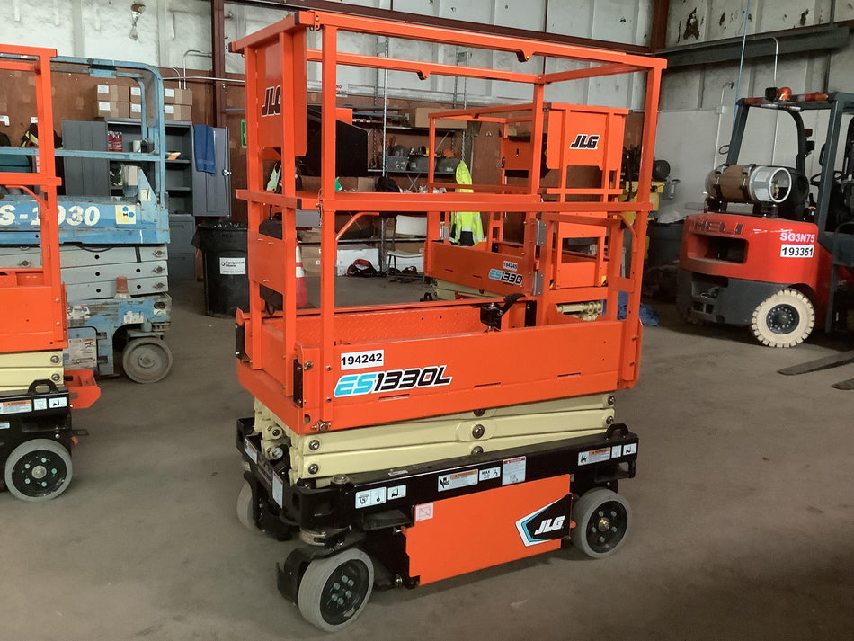 2021 JLG ES1330L