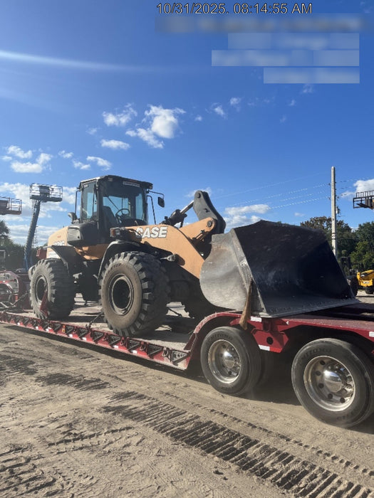 2018 Case 821G CLOSED CAB, JRB 418 STYLE HYD COUPLER