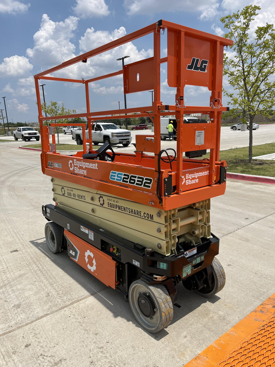 2023 JLG ES2632