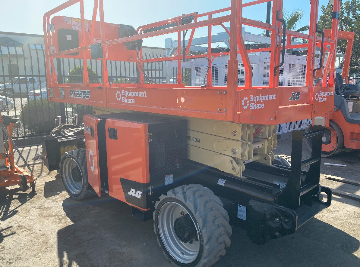 2022 JLG RT2669