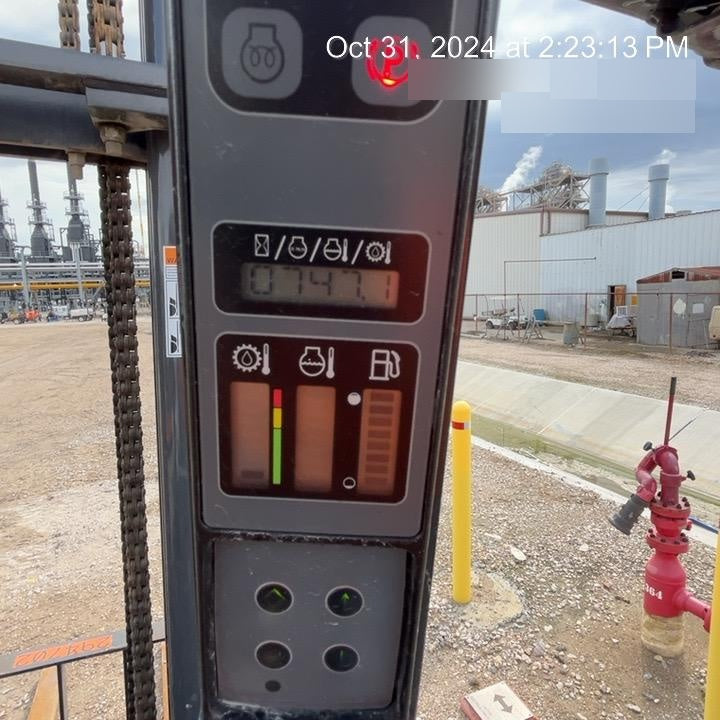 2023 CASE 588H
