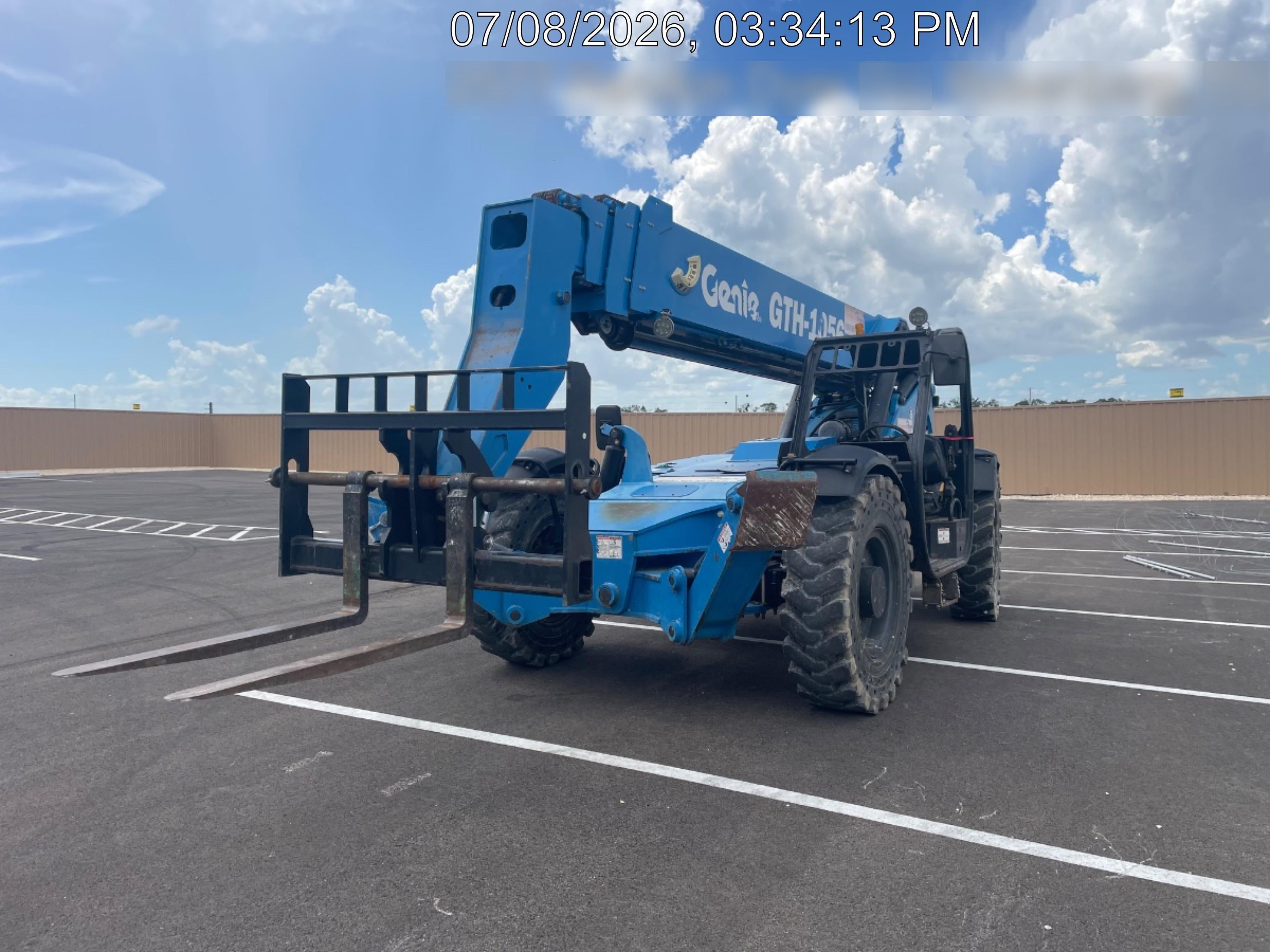 2017 GENIE GTH-1056