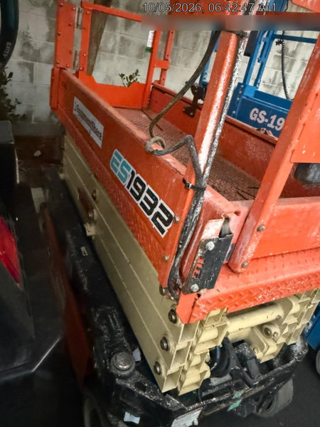 2022 JLG ES1932