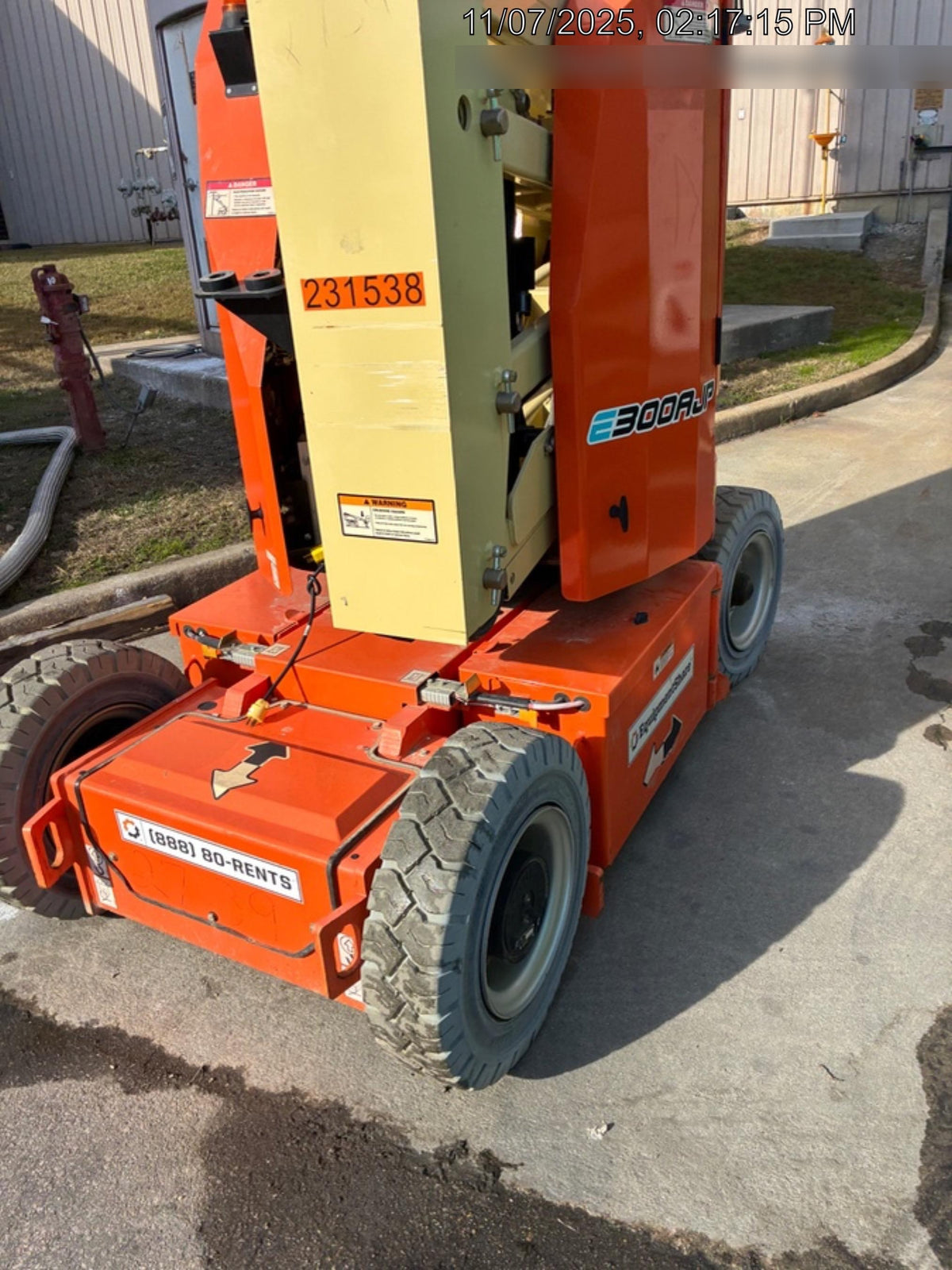 2022 JLG E300AJP