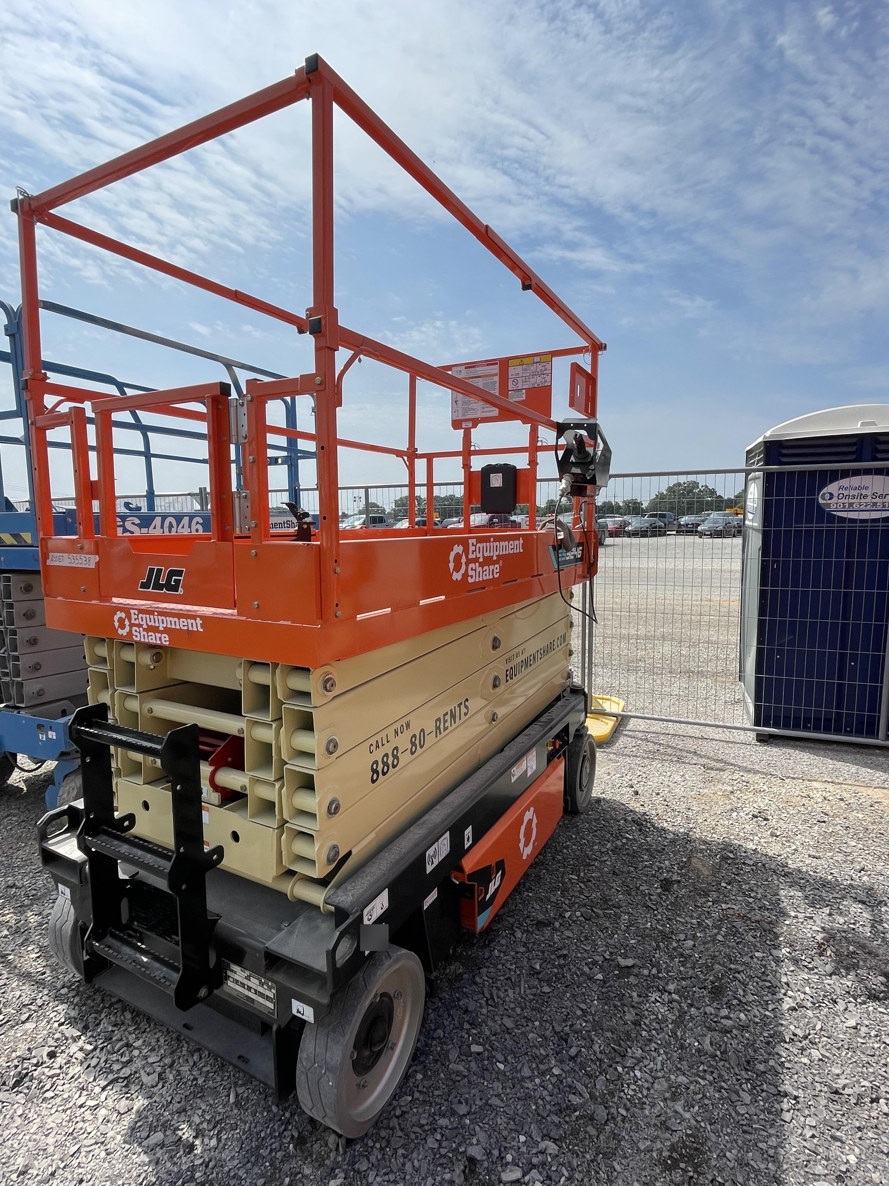 2025 JLG ES3246
