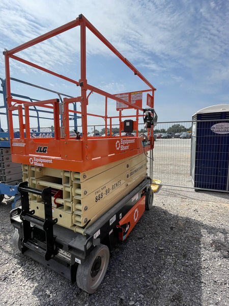 2025 JLG ES3246