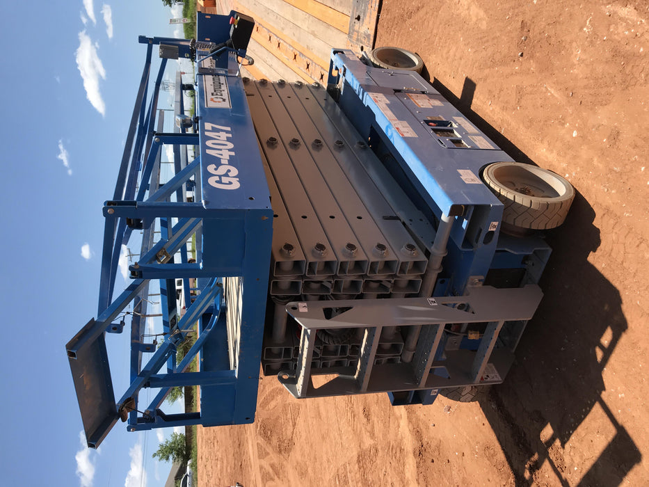 2019 Genie GS-4047 Folding rails with half height swing gate