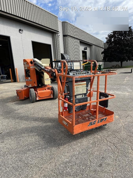 2019 JLG E300AJP