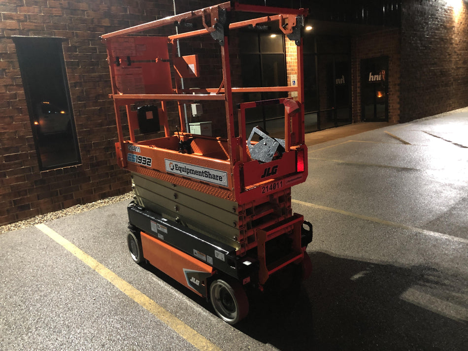 2022 JLG ES1932