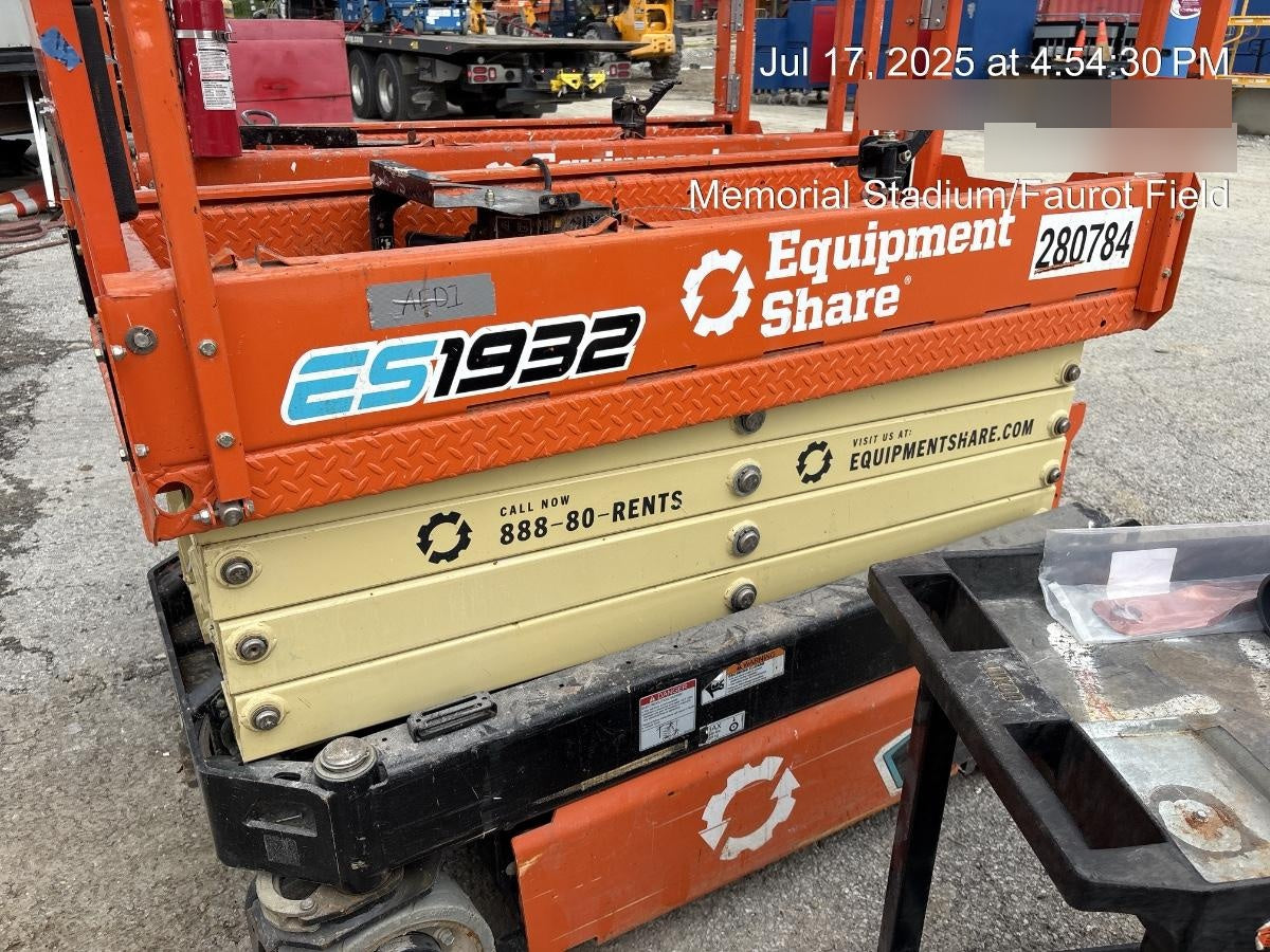 2022 JLG ES1932