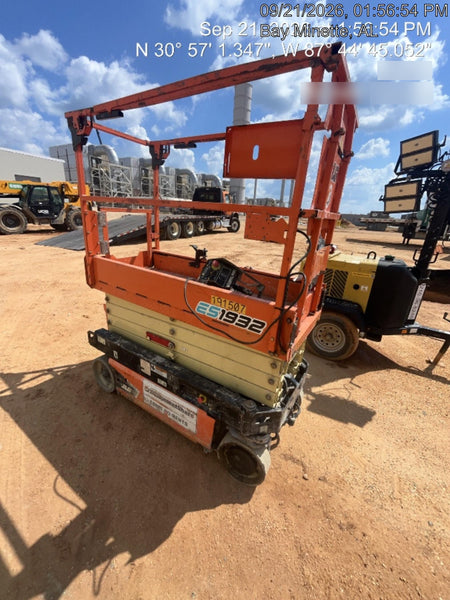 2021 JLG ES1932