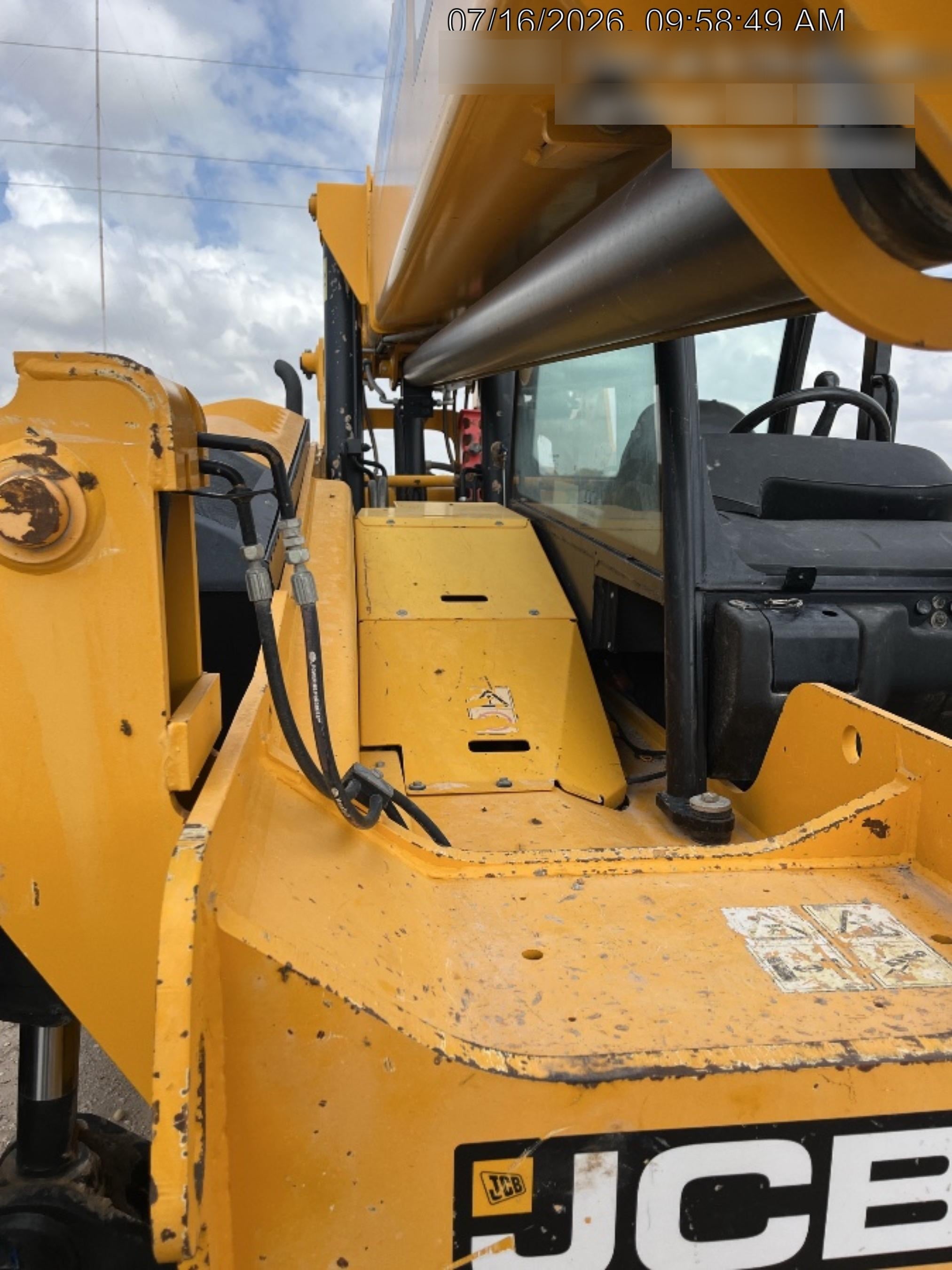 2020 JCB 509-42 Canopy, Solid Tires, Work Lights, Beacon, Aux Hydraulics, Back up Alarm, Lifting Eye, ES Decals