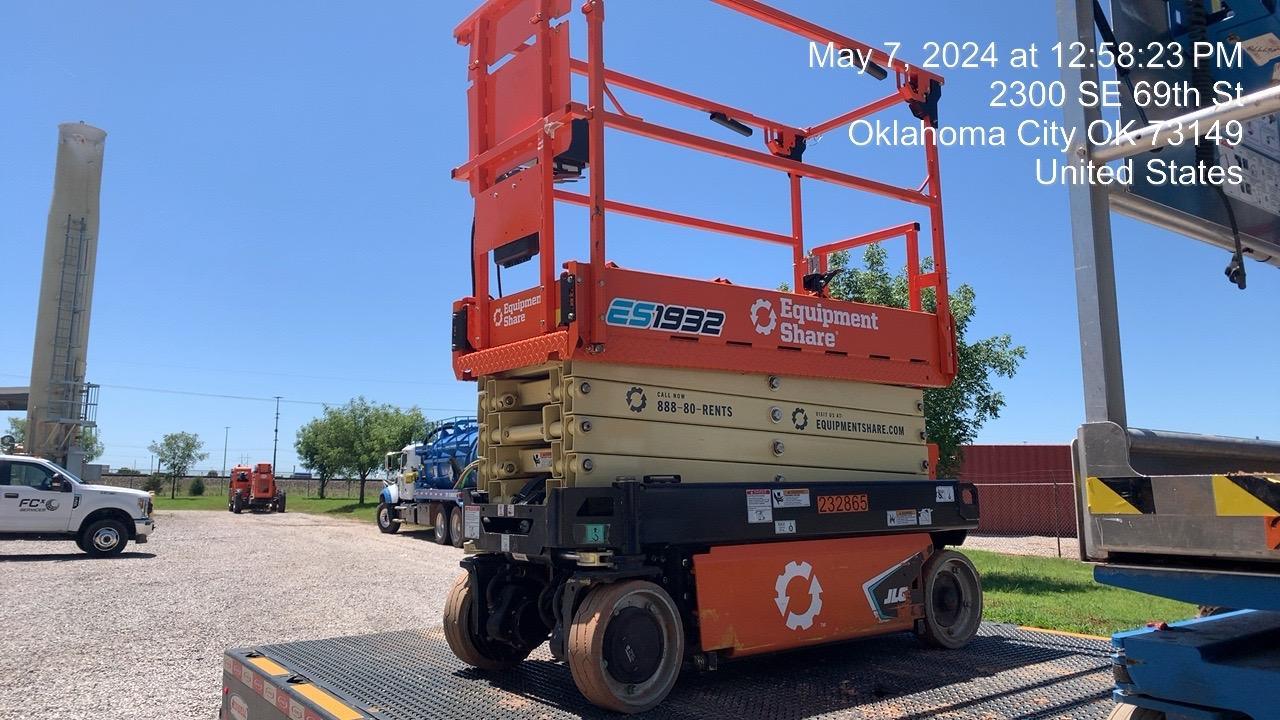 2022 JLG ES1932