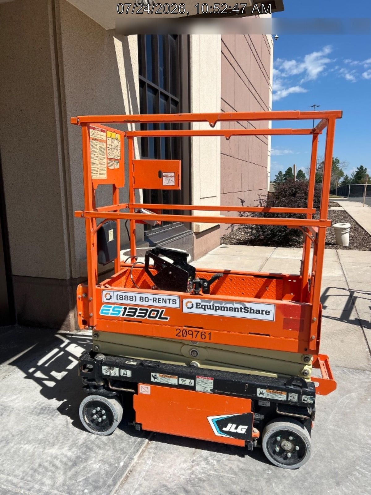 2022 JLG ES1330L