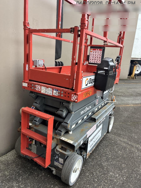 2020 Skyjack SJIII-3219 Solid NM Tires, Half height spring hinged entry gate, Dual Beacons, 800W Inverter