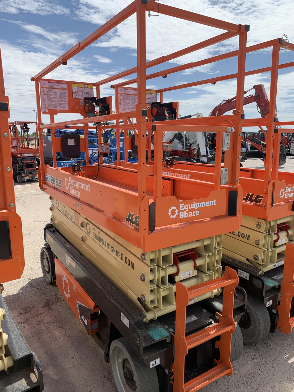 2022 JLG ES2632