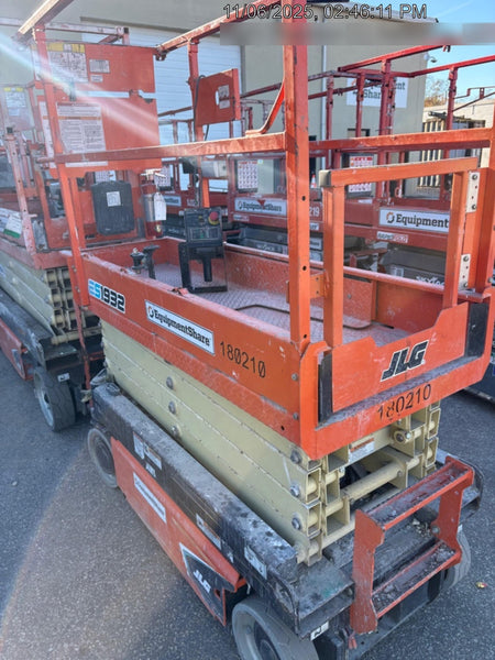 2021 JLG ES1932
