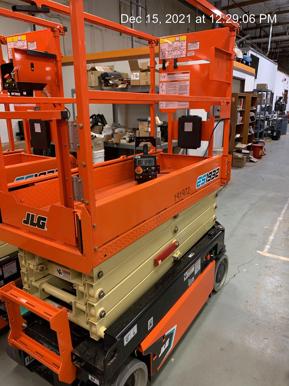 2021 JLG ES1932