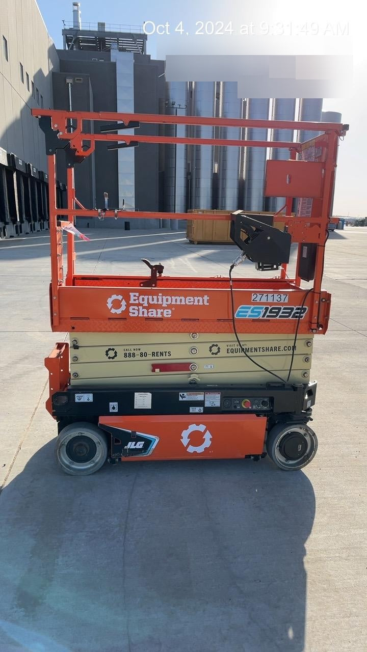 2022 JLG ES1932