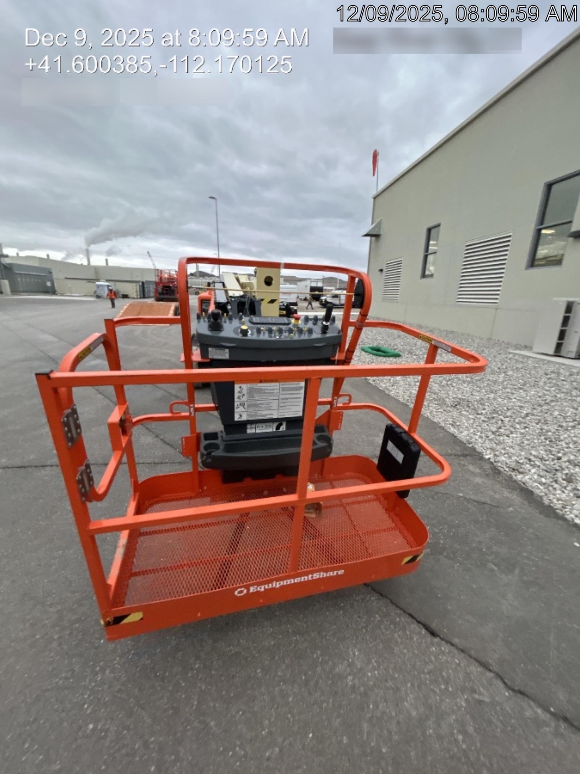 2024 JLG E450AJ