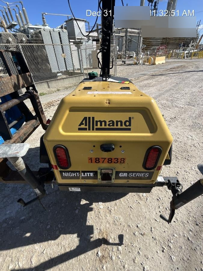 Allmand NLV3GR (4) LED Light Fixture 350W, 23' Vertical Mast, 3kW Prime, Towable, Deep Sea L401, Leveling Jacks, Yanmar T4F 5.8hp