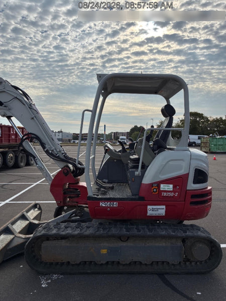2023 TAKEUCHI TB250-2R