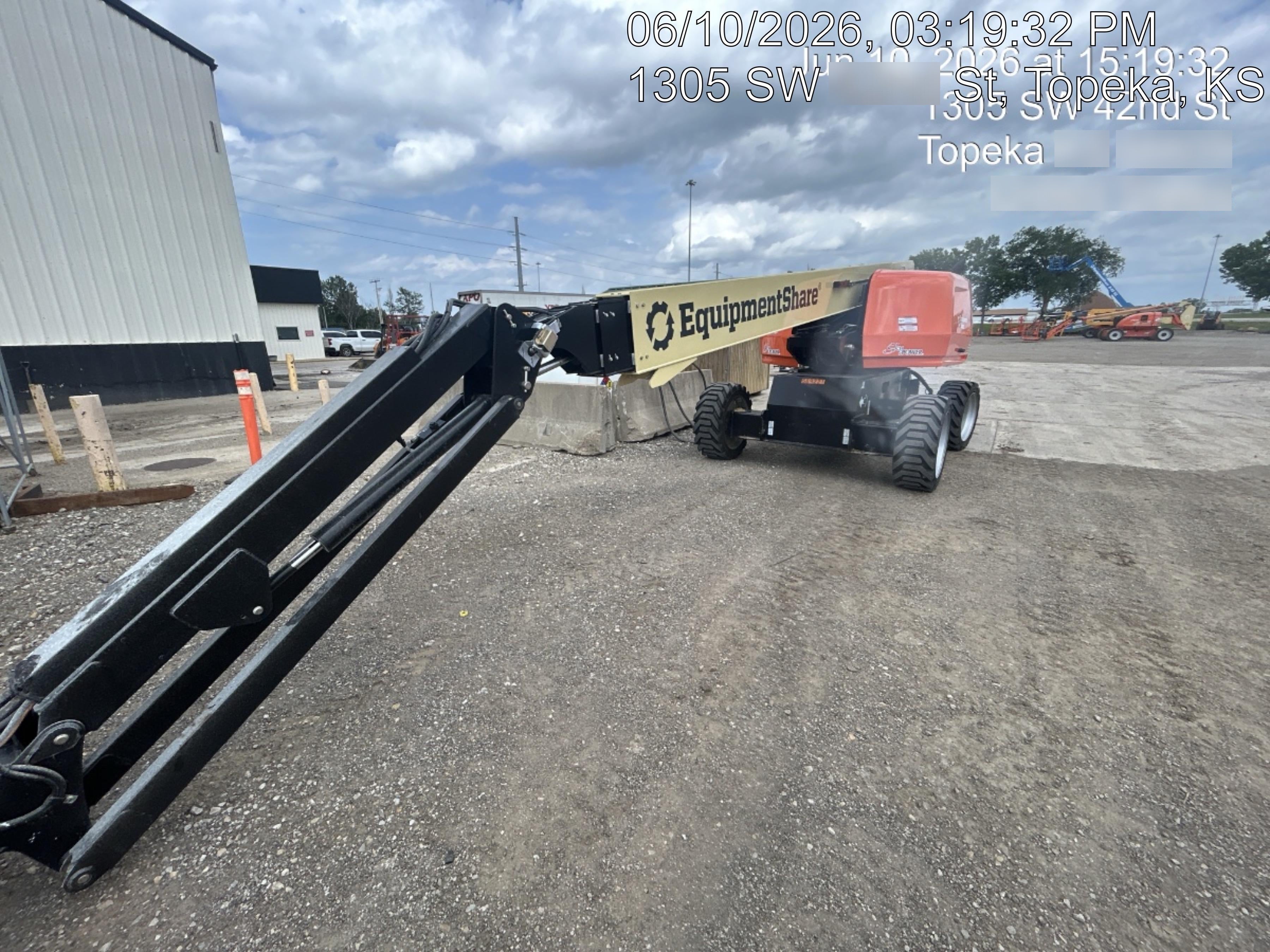 2025 JLG 660SJ