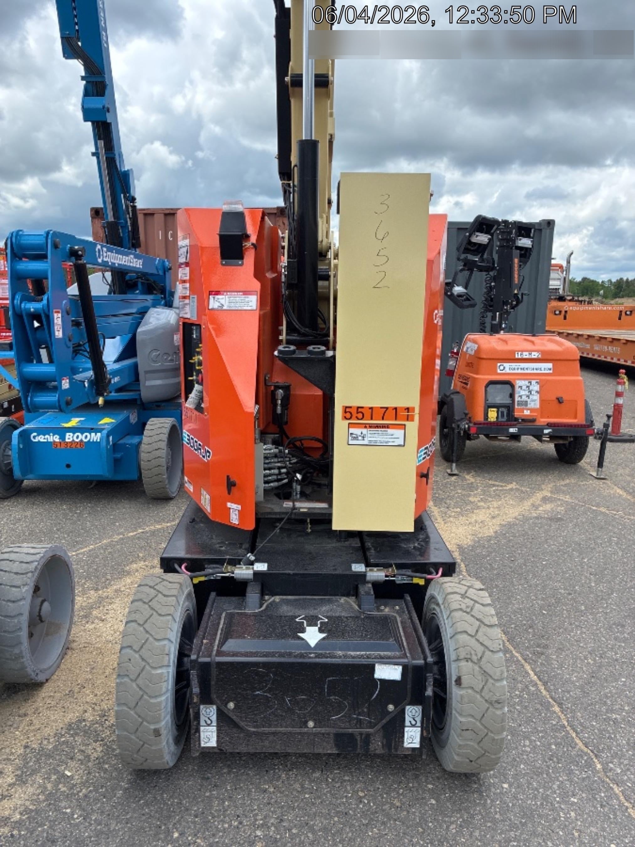 2025 JLG E300AJP