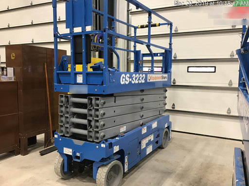 2019 Genie GS-3232 Folding rails with half height swing gate