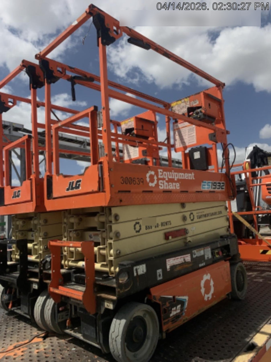 2023 JLG ES1932