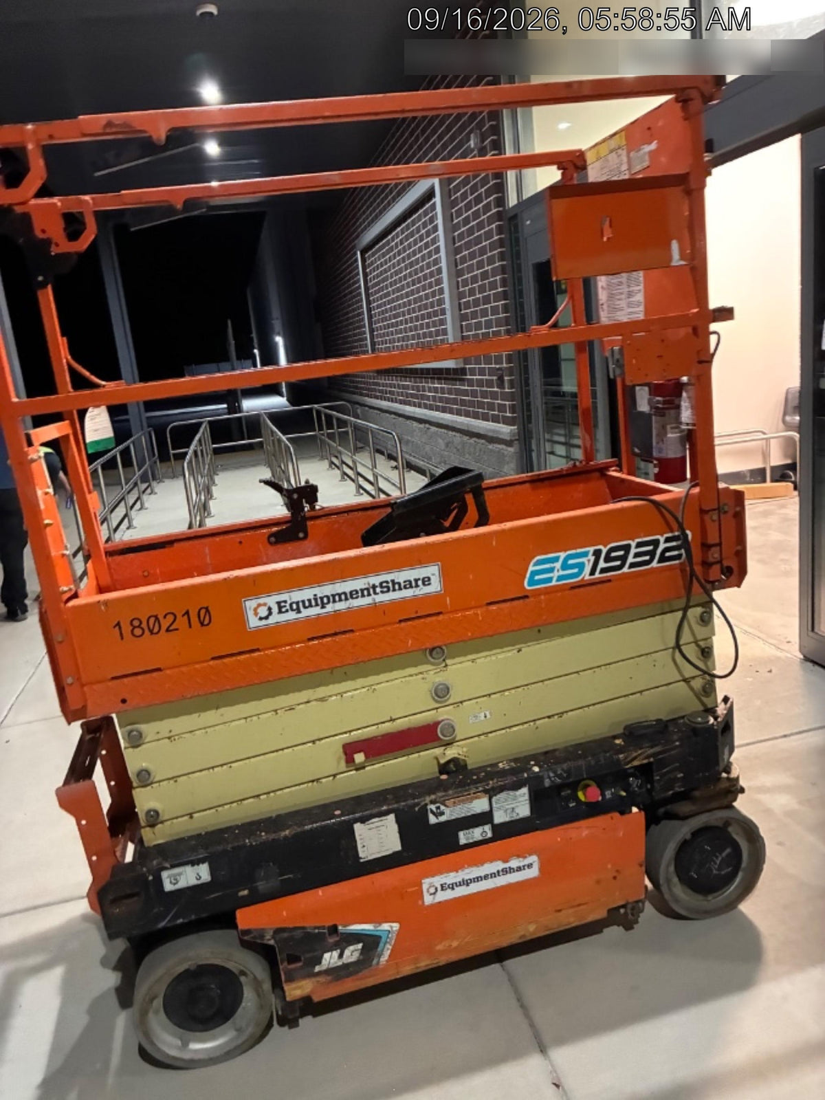 2021 JLG ES1932