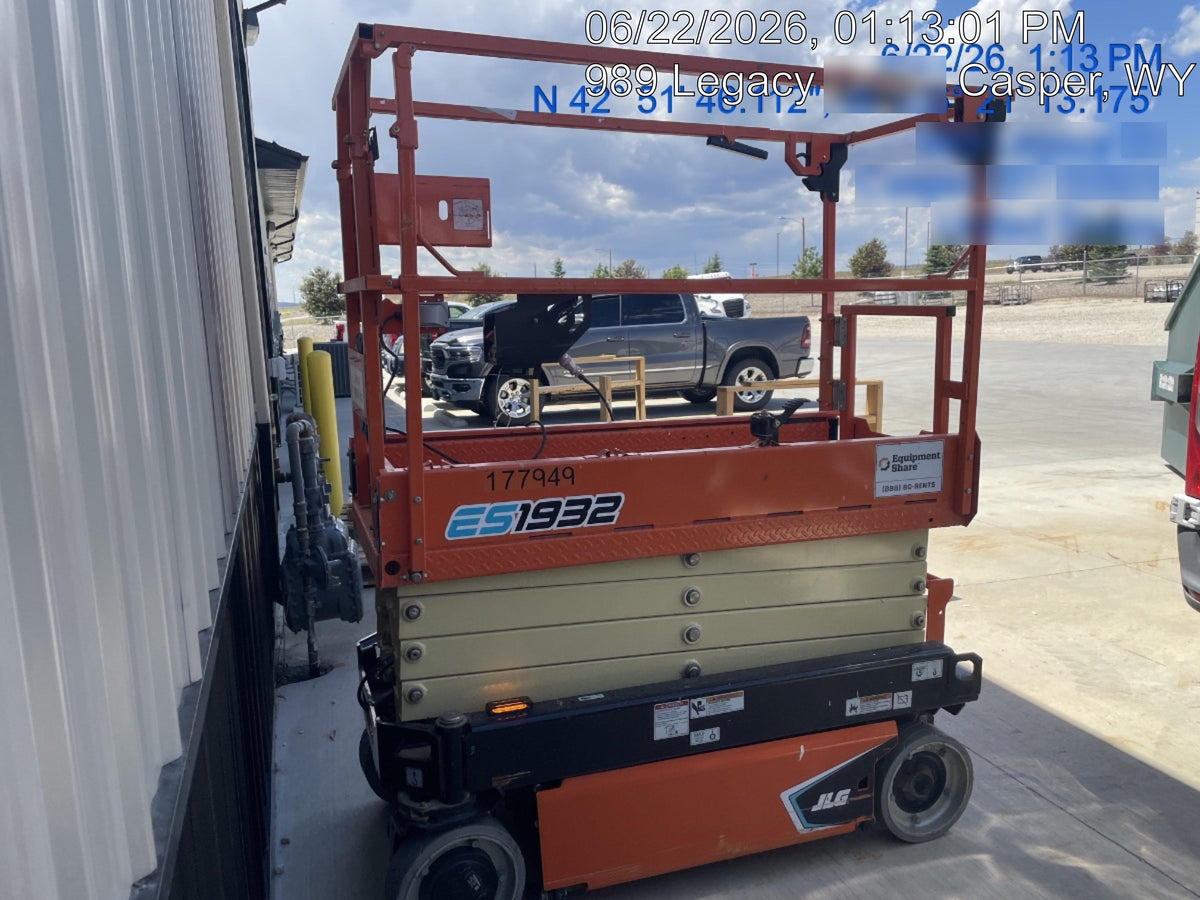 2021 JLG ES1932