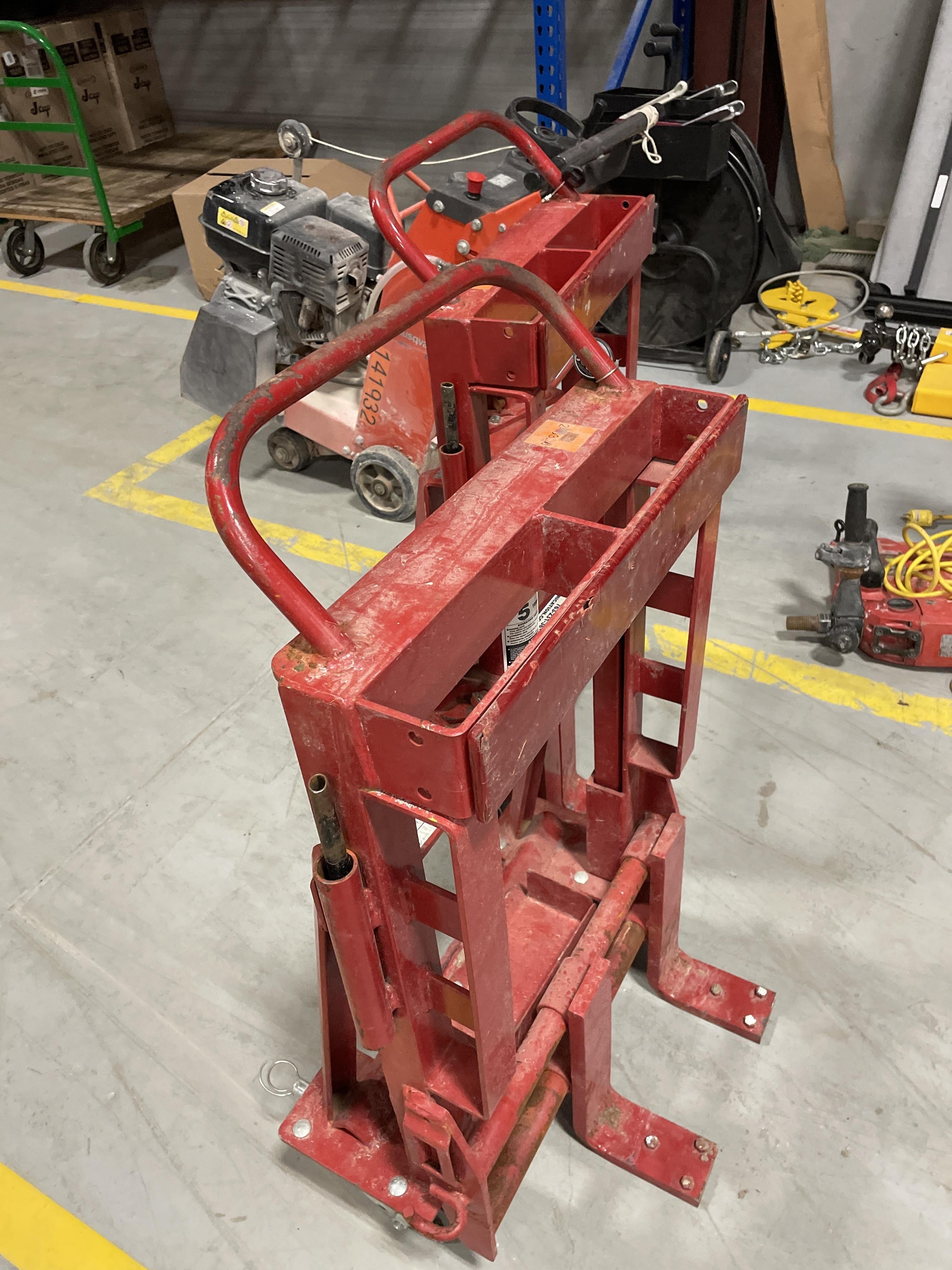 2022 ROL-A-LIFT M-6